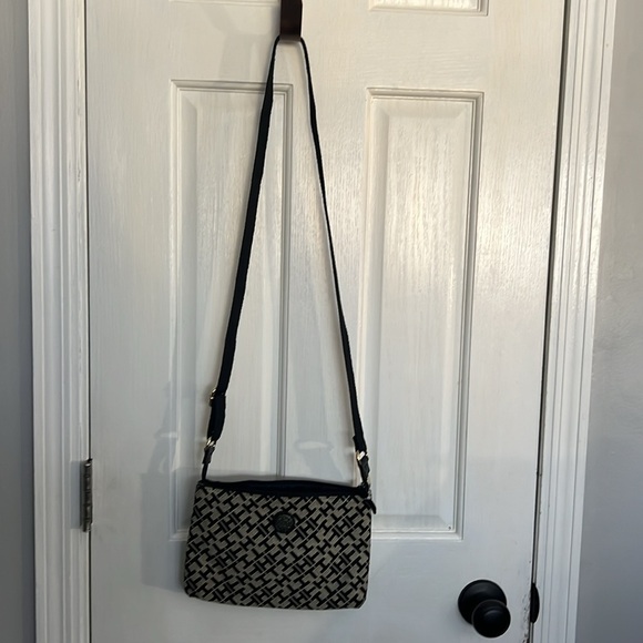 Tommy Hilfiger crossbody - Picture 2 of 12